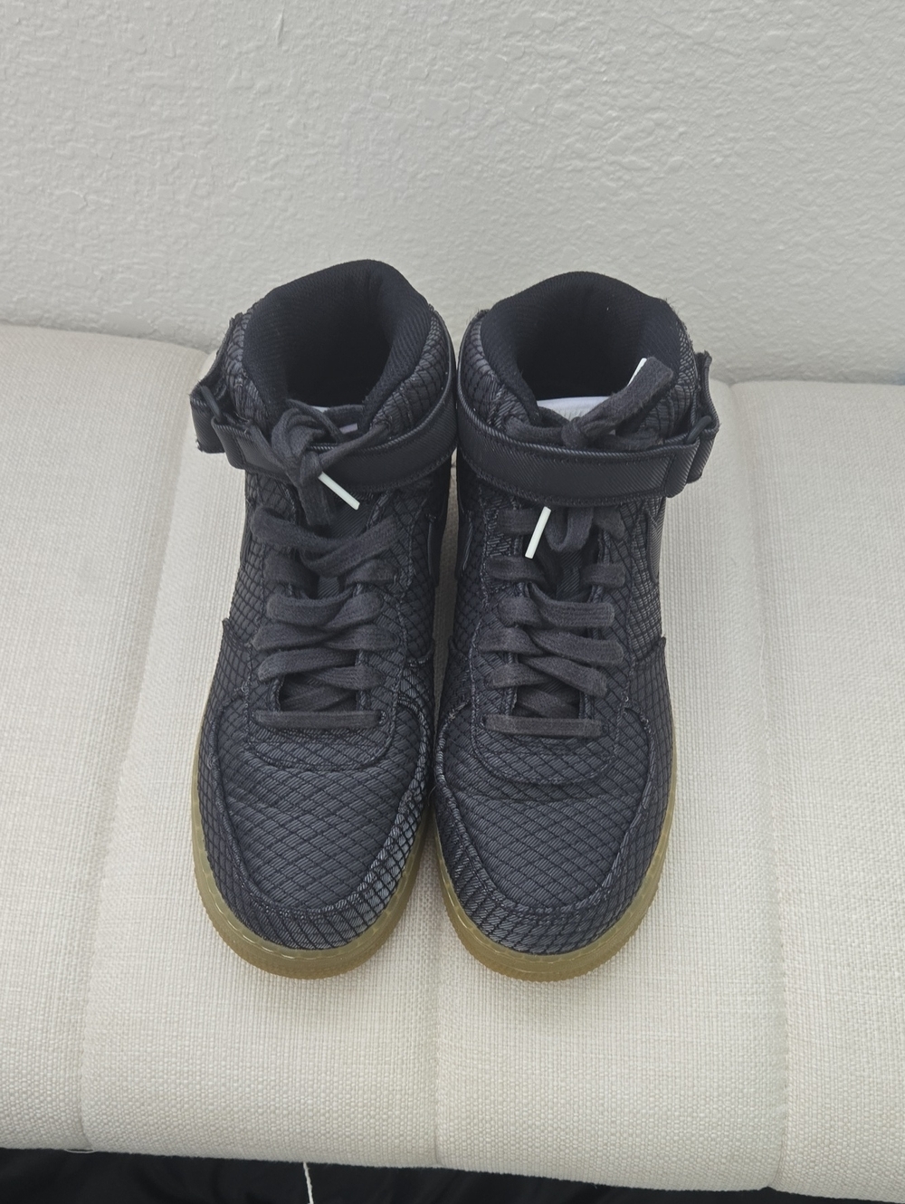 Nike Air Force One Mid 07 LV8 Men Black High-Top Sneakers with Gum Sole